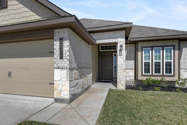 Building Photo - 1320 Kingsgate Dr