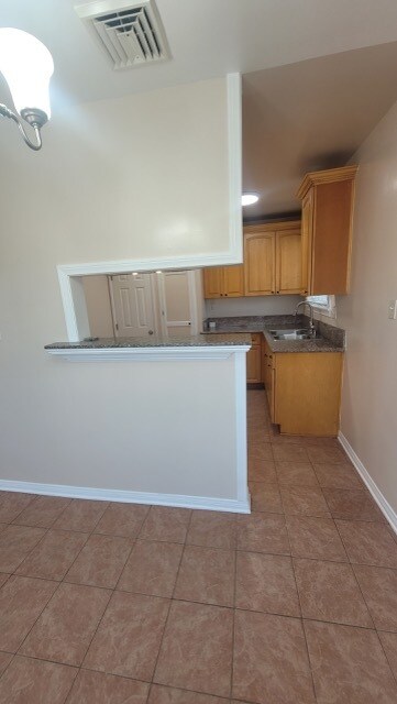 Building Photo - 506 E Kelso St