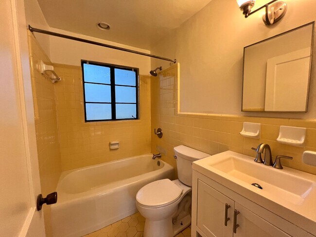 Building Photo - 3 Bed | 2 Bath Single Family Home