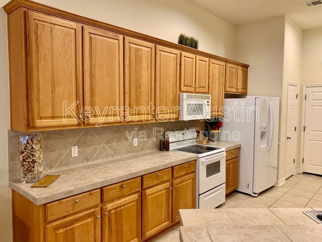 Building Photo - 1305 Delsie Dr