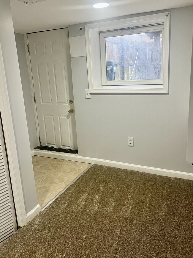 Building Photo - 808 N Streeper St