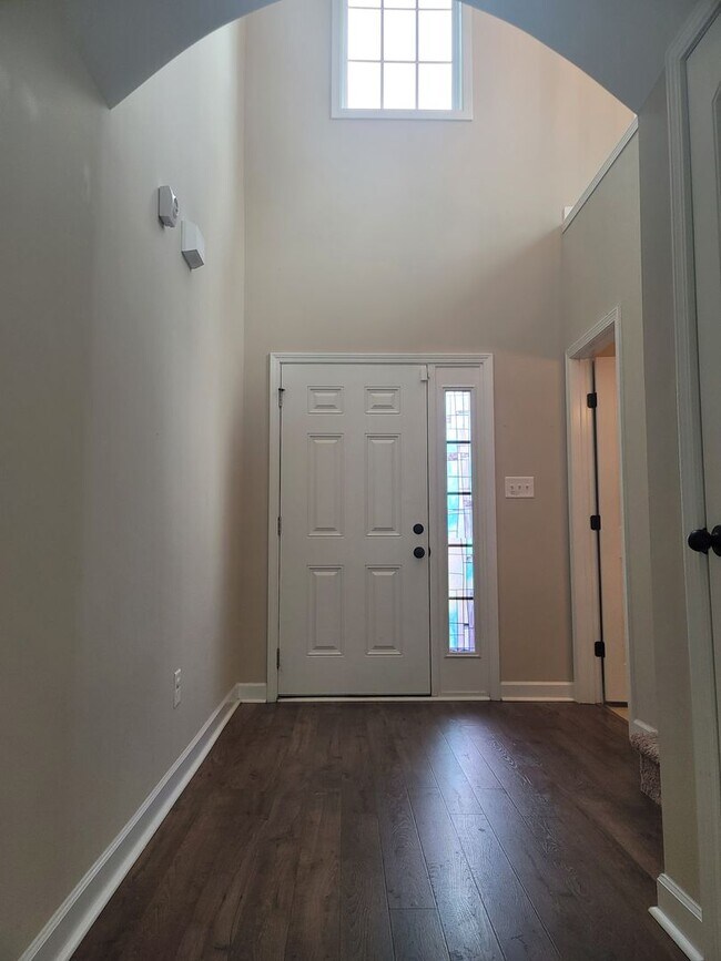 Building Photo - Beautiful 2 Story Home Located Outside of Fayetteville and Fort Bragg!