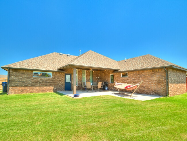 Building Photo - Modern 3 Bedroom with  Lofted Office - All...