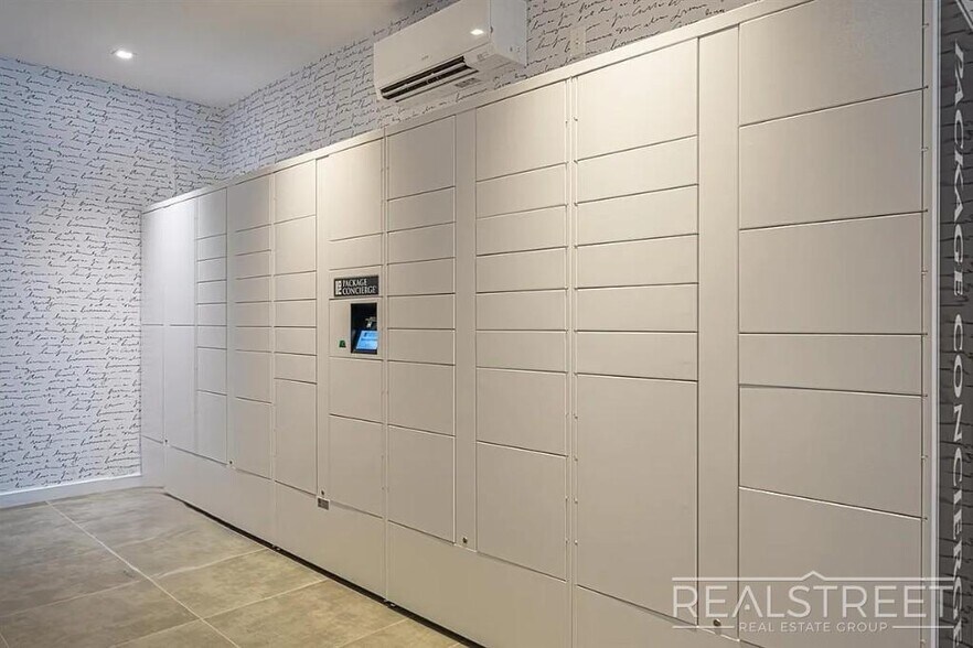 Building Photo - 1499 Bedford Ave