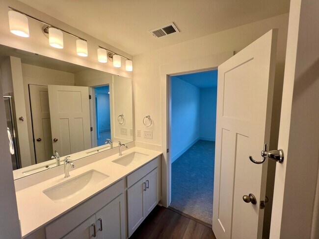 Building Photo - 1242 Cherry Orch Rd