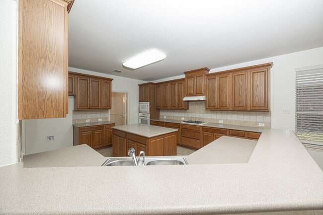 Building Photo - 10002 River Bend Dr