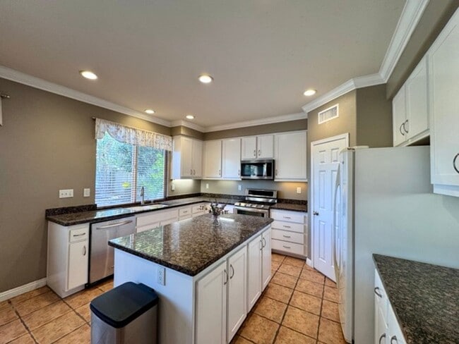 Building Photo - Beautiful Corona Pool Home with 4 bedroom ...