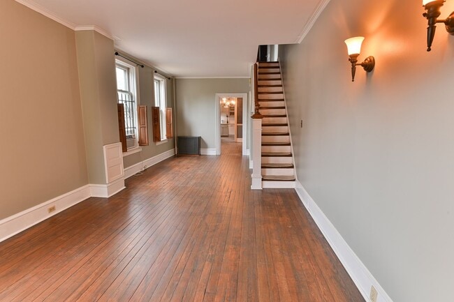 Building Photo - Charming 3 Bedroom on Verbeke St