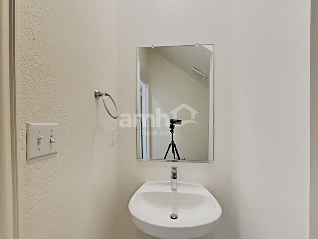 Building Photo - 2738 Meadowood Heights