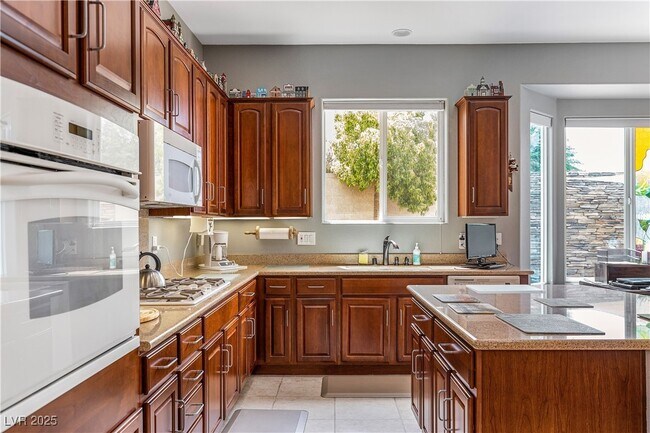 Building Photo - 2611 Savannah Springs Ave