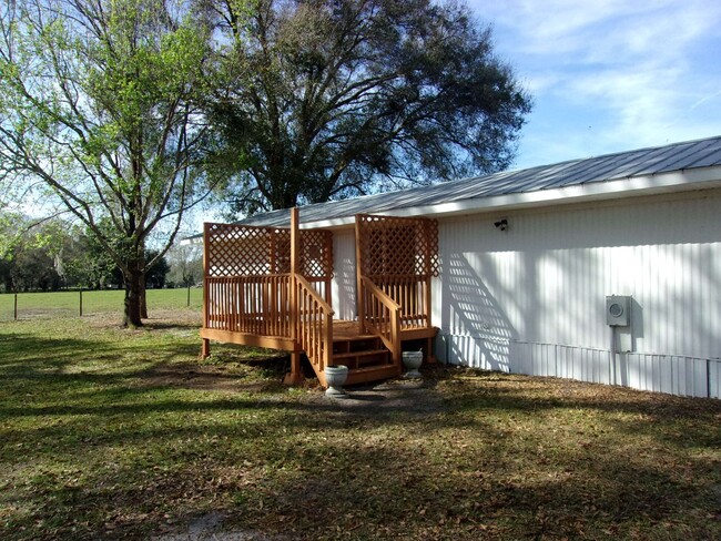 Building Photo - Adorable 2 Bedroom Mobile