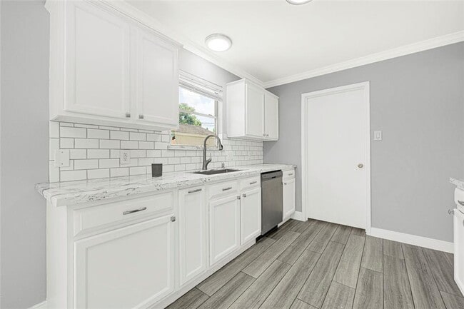 Building Photo - 2935 Sailors Moon Dr