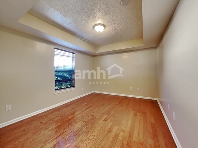 Building Photo - 821 Templeton Ln