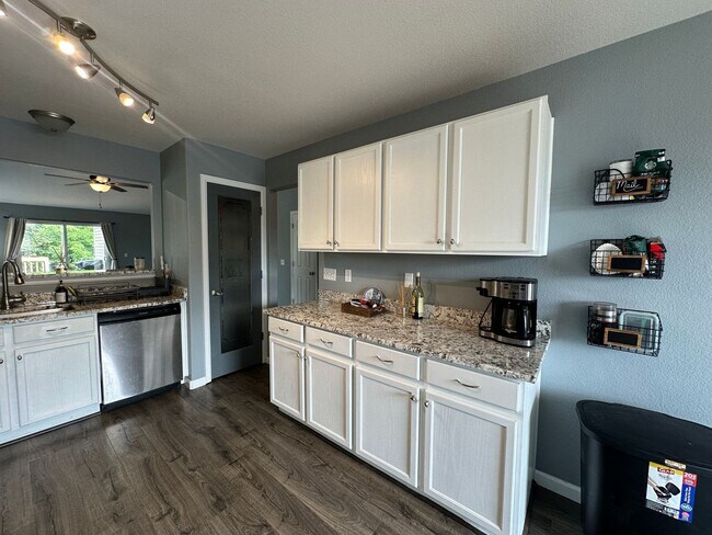 Building Photo - 3 Bed Ranch Style Home with Awesome Fully Fenced Backyard Close to Ft Carson & Schriever Space Fo...