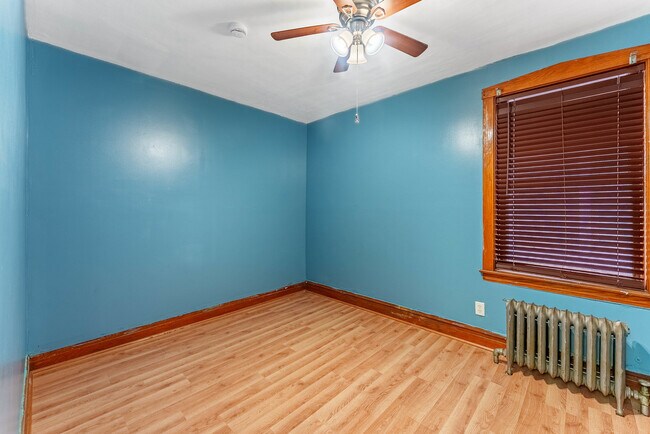 Building Photo - 1632 50th Ct