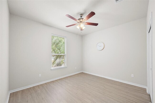 Building Photo - 5501 Bradford Pear Ln