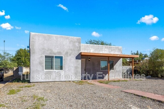 Building Photo - 227 E Waverly St