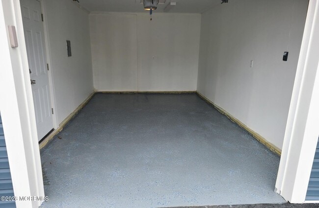 Building Photo - 700 Anglesea Ave