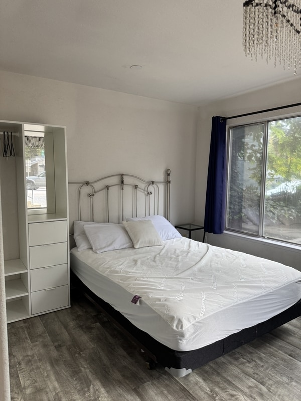 Building Photo - 526 Mill St