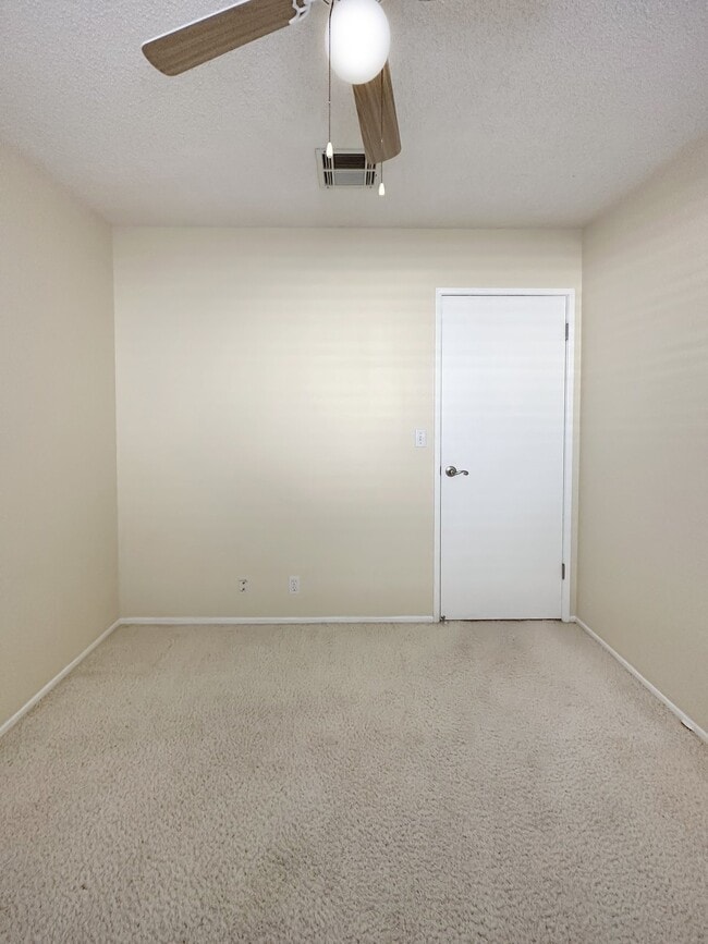 Building Photo - 605 E Wilson Ave