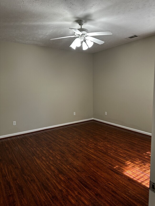 Building Photo - 2480 Oak Hill Dr