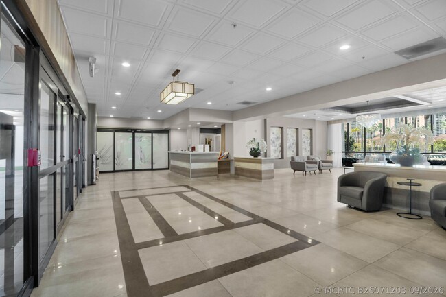 Building Photo - 3701 N Country Club Dr