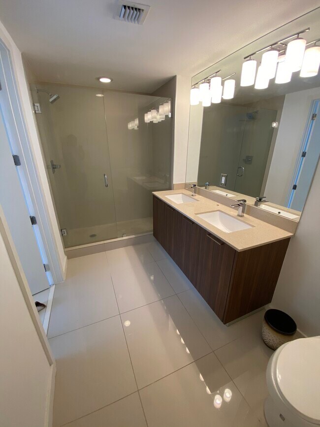 Building Photo - 5300 Paseo Blvd