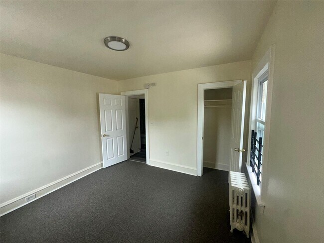 Building Photo - 14 Van Cott Ave