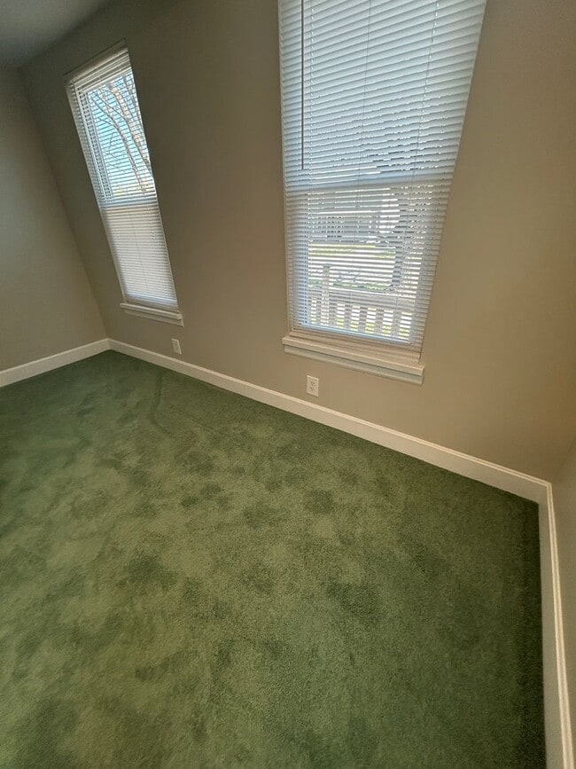 Building Photo - 909-911 Connecticut