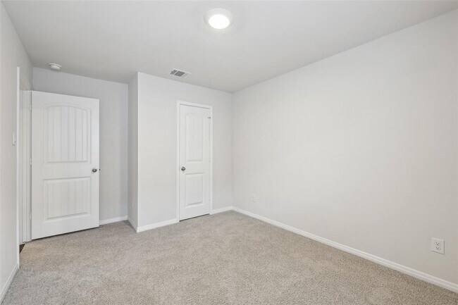 Building Photo - 528 Evergreen Sumac Lp