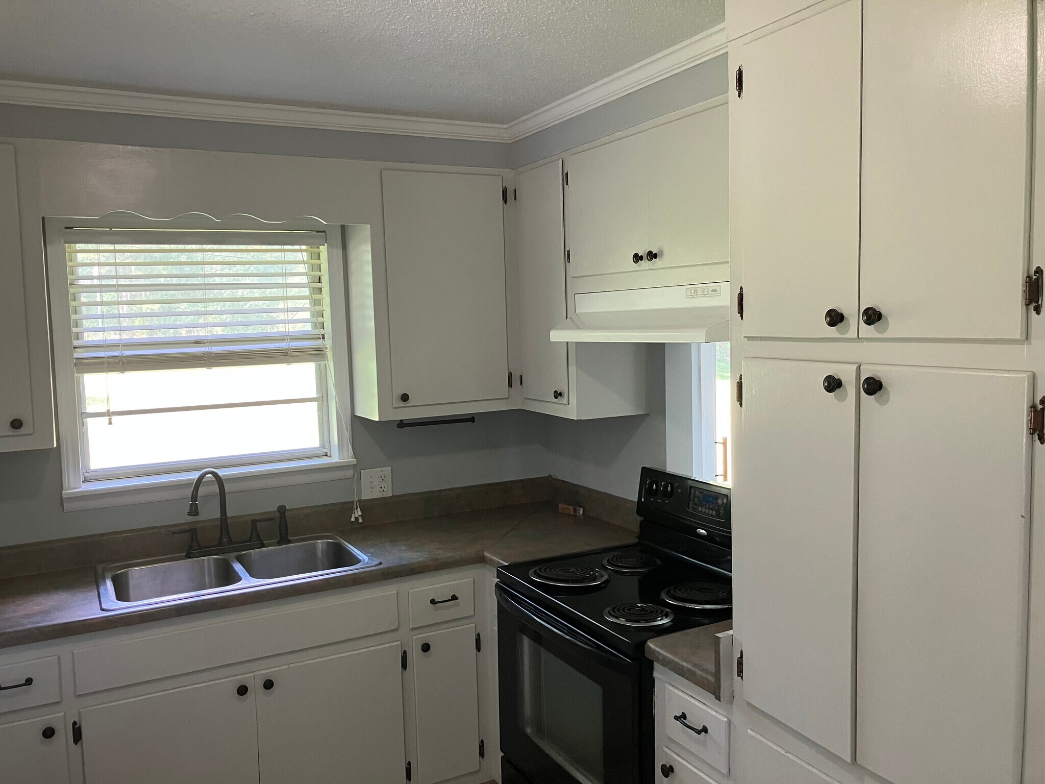 Building Photo - 2031 Dialsdale Dr SW