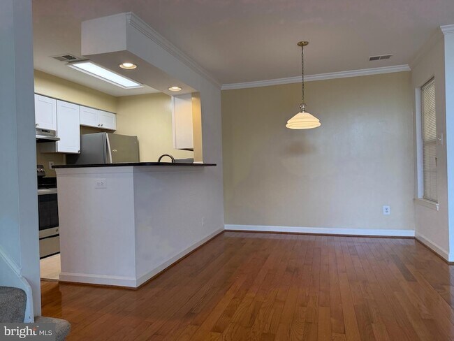 Building Photo - 5911 Barbados Pl