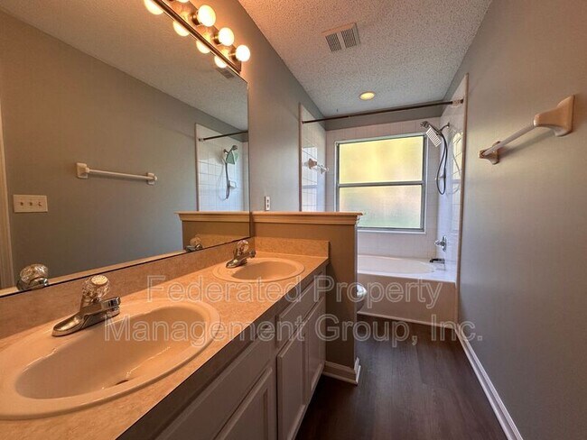 Building Photo - 3860 Hideaway Lane