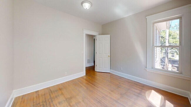 Building Photo - Modern 3BD Near Yale New Haven Hospital!