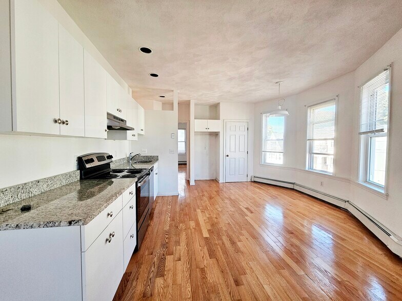 Building Photo - 56 Mansfield St