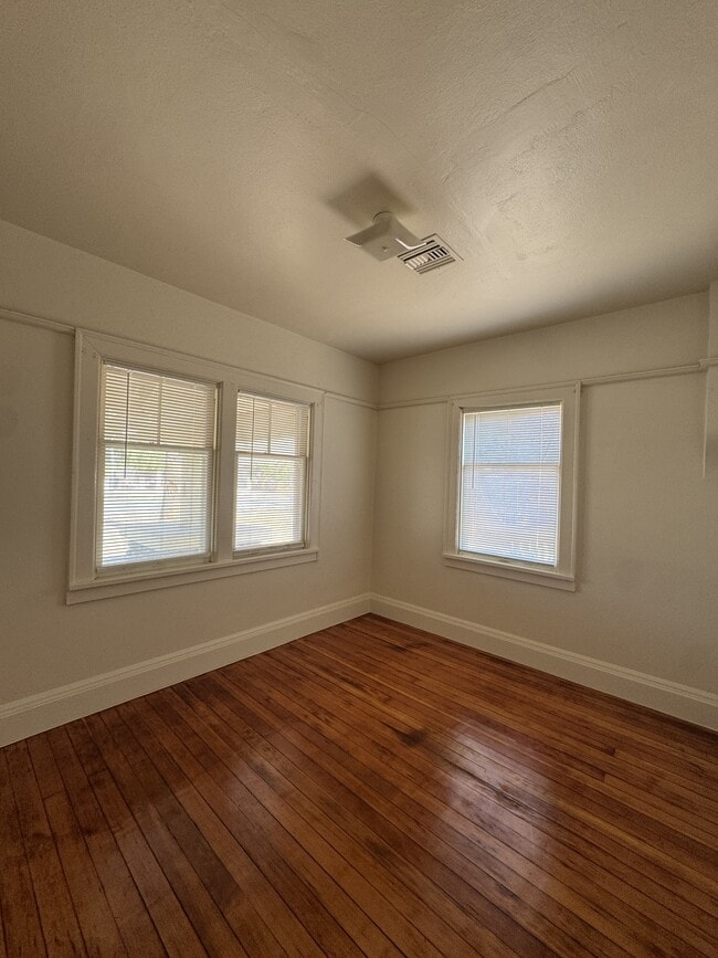 Building Photo - 1403 E Fillmore St