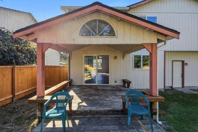 Building Photo - Move in Ready now! 3 bed 2.5ba - Olympia School District