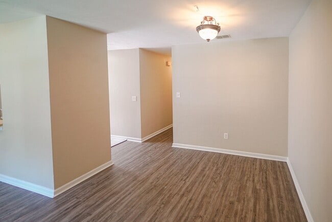 Building Photo - 2 bed 2 bath Sublease