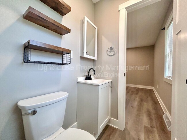 Building Photo - 818 Delray Ave SE