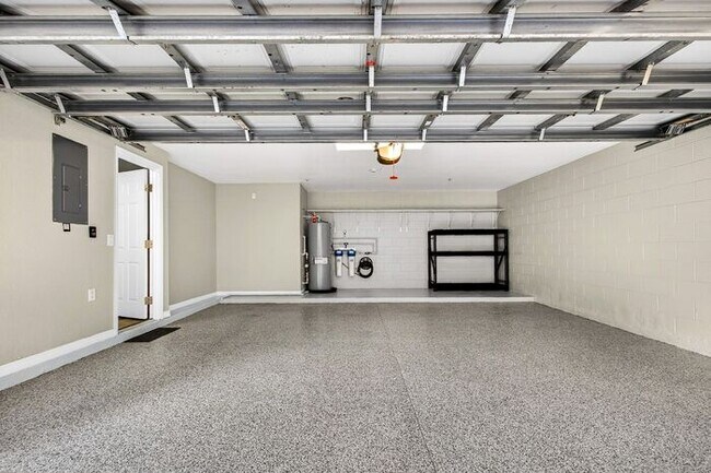 Building Photo - Immaculately updated 3/2.5 Three-Story Maitland Condo in Visconti!