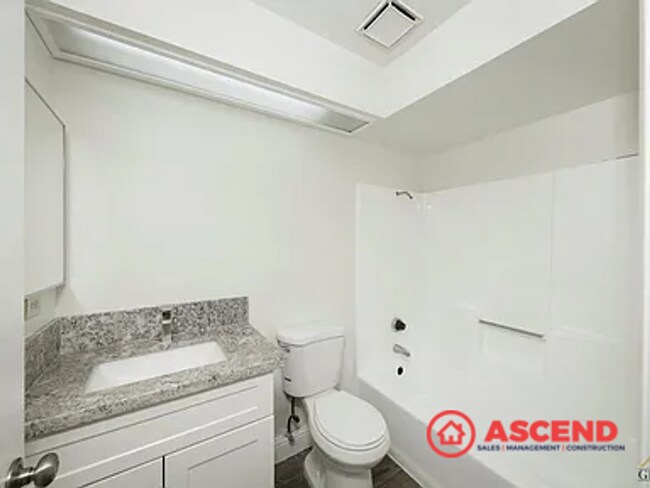 Building Photo - Cozy 3 Bedroom Home at White Ln. & Stine rd.