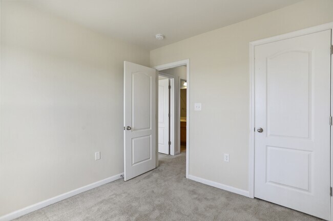 Building Photo - 18 Chillingham Ct