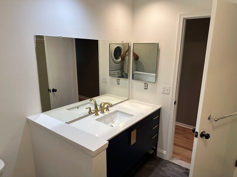 Building Photo - 31120 Hunters Dr