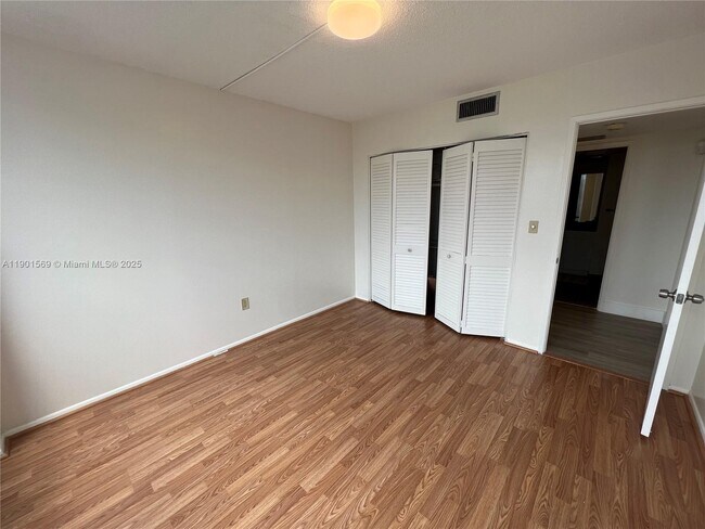 Building Photo - 1301 NE Miami Gardens Dr