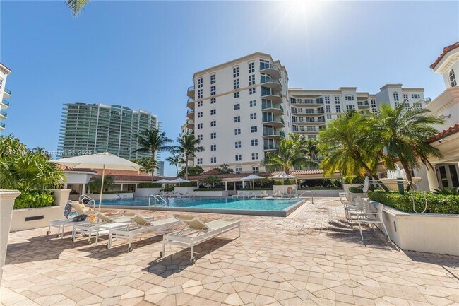 Building Photo - 19900 E Country Club Dr