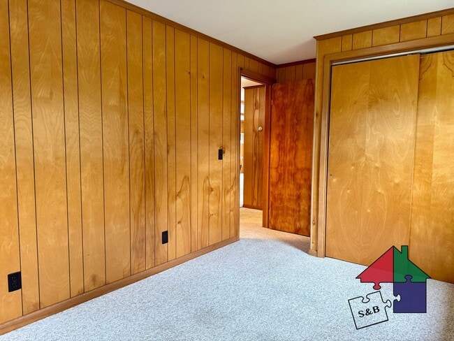 Building Photo - Stunning 2 Bedroom Home in Northfield!