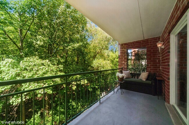 Building Photo - 5360 N Lowell Ave