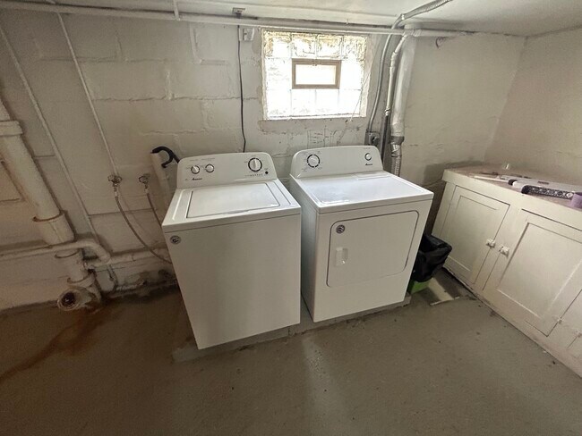 Building Photo - 2505 Ave F