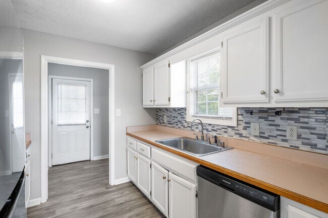 Building Photo - 339 Pioneer Dr