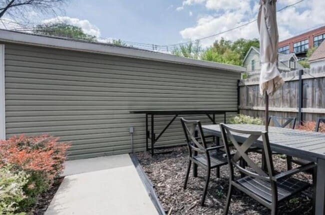 Building Photo - 4 bedroom in Chicago IL 60647